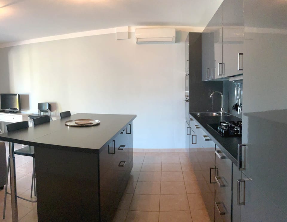 Rez-de-Jardin F4 - Ogliastrello - Olmeto - Cuisine partie 1