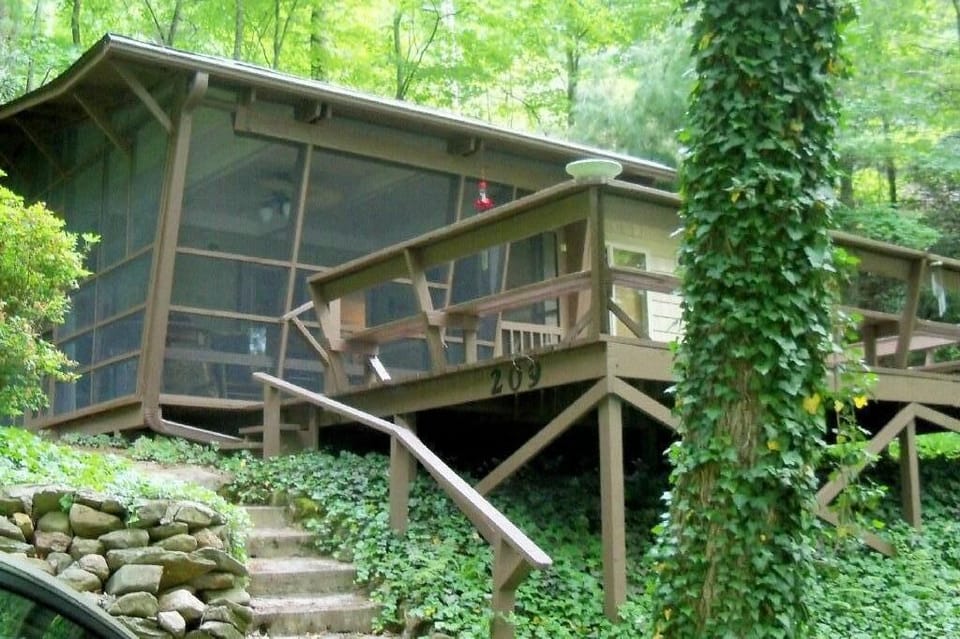 Mathews' Mansion is a lovely retreat for unwinding. Sorry, no dogs.