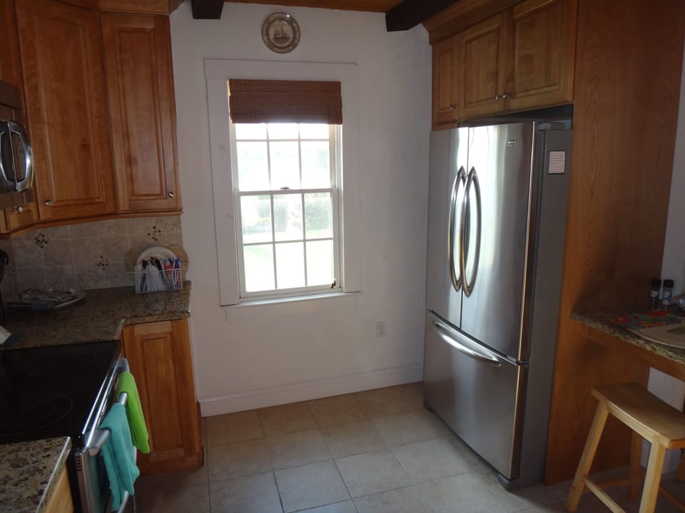 Big kitchen work area, maytag appliances throughout. 