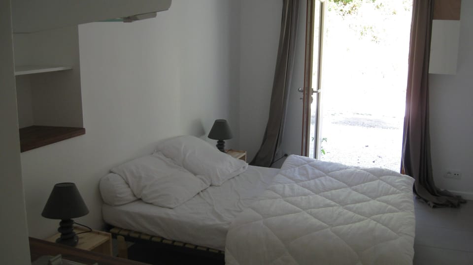 Bedroom with shower room, (WC, shower, wash basin)