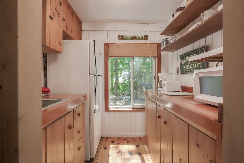 Upper Cabin, Galley Kitchen
