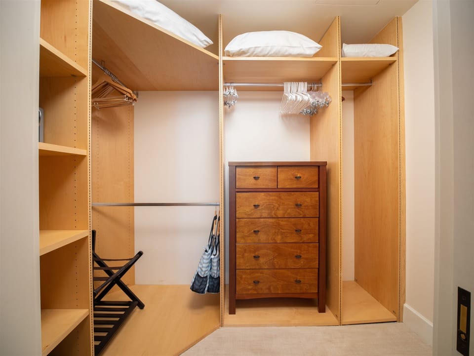 Master En-Suite Bath Deep Soaking Tub Separate Shower Private WC Walk-In Closet