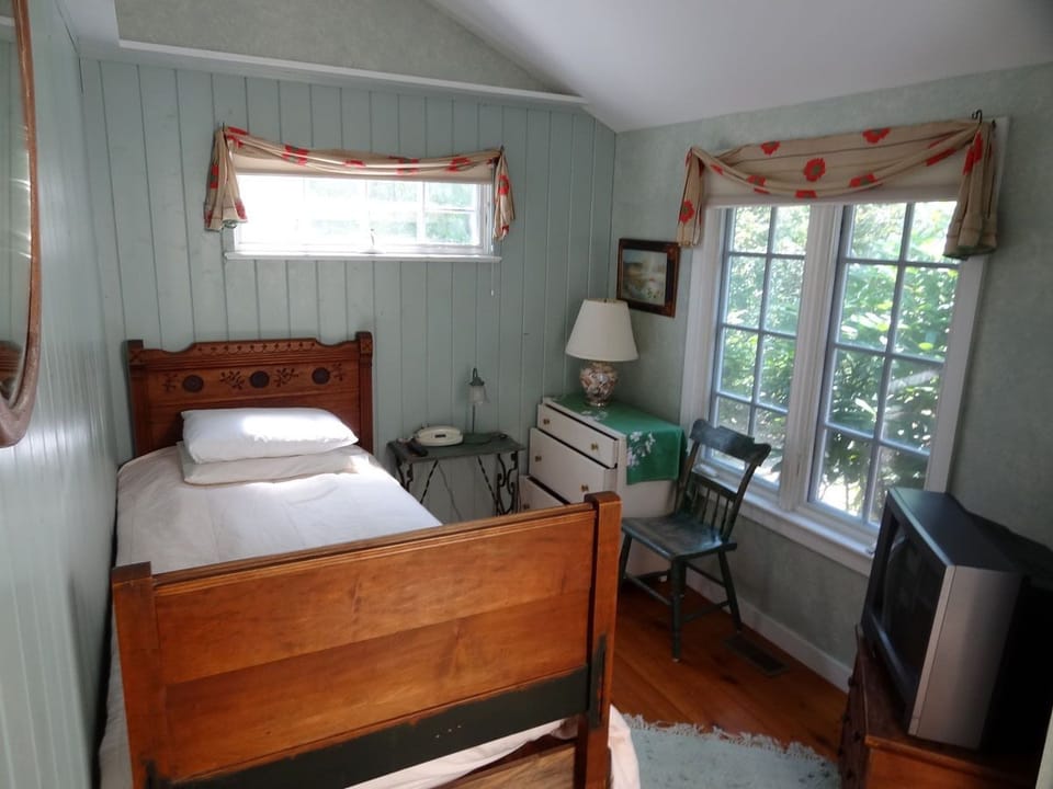 bedroom 3 (twin)