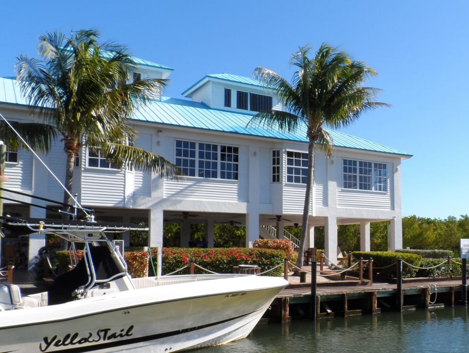 Marina on the Beach - Happy Hour 4-6!