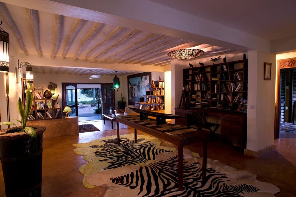 Entrance hall .
