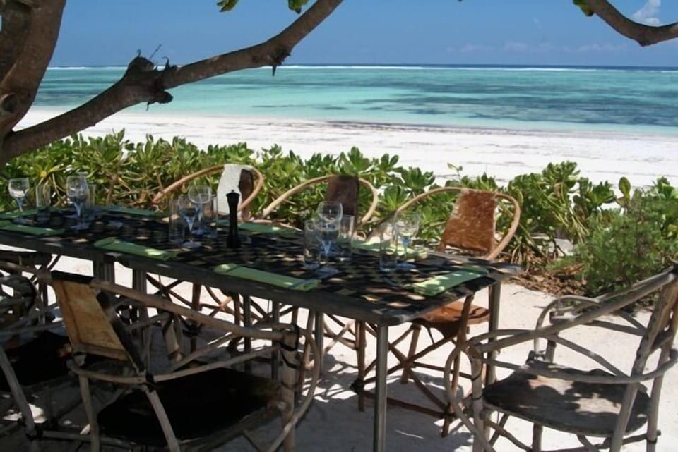 Our paradise lunch table @ beachside . What a view