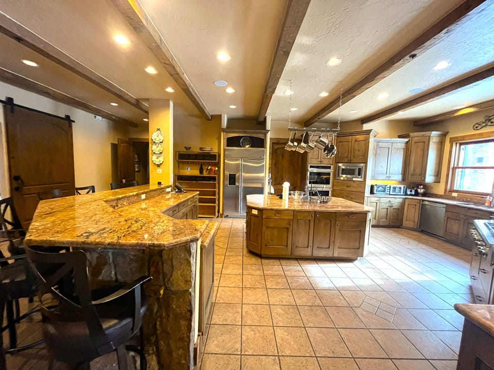 Fully stocked Commercial Kitchen
2 dishwashers, large ice maker, 2 ovens