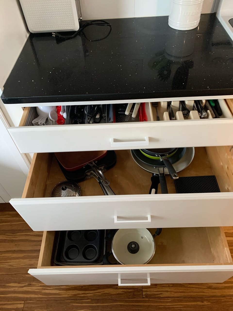 Kitchen drawers storage 
