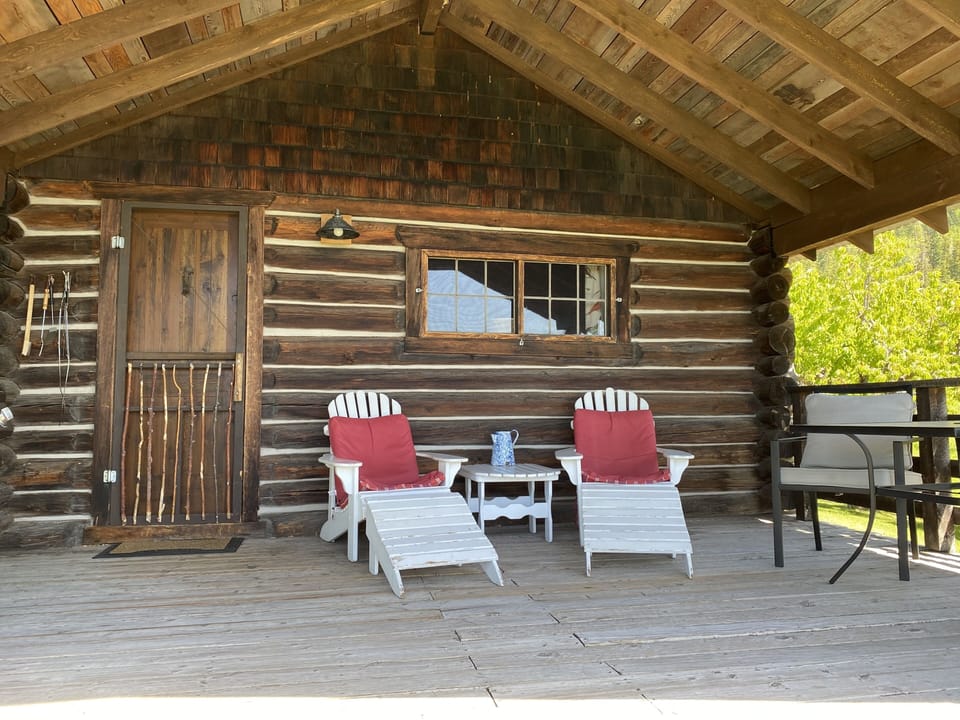 COVERED FRONT PORCH