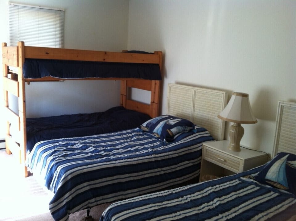 1st floor rear bedroom