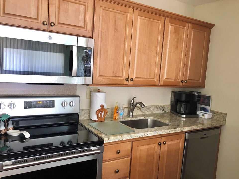 Kitchen has plenty of dishes, pots n' pans & utensils to make cooking easy! 
