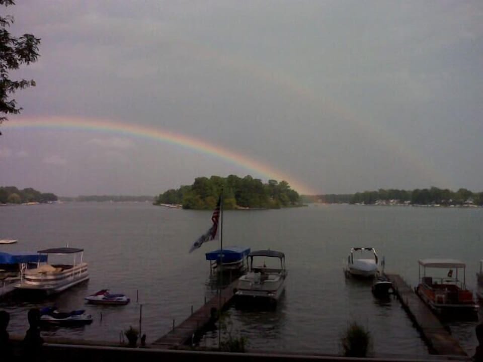 FRONT PORCH VIEW THAT SOLD ME ON THE HOME!!!!! SAND BOTTOM!!!!!