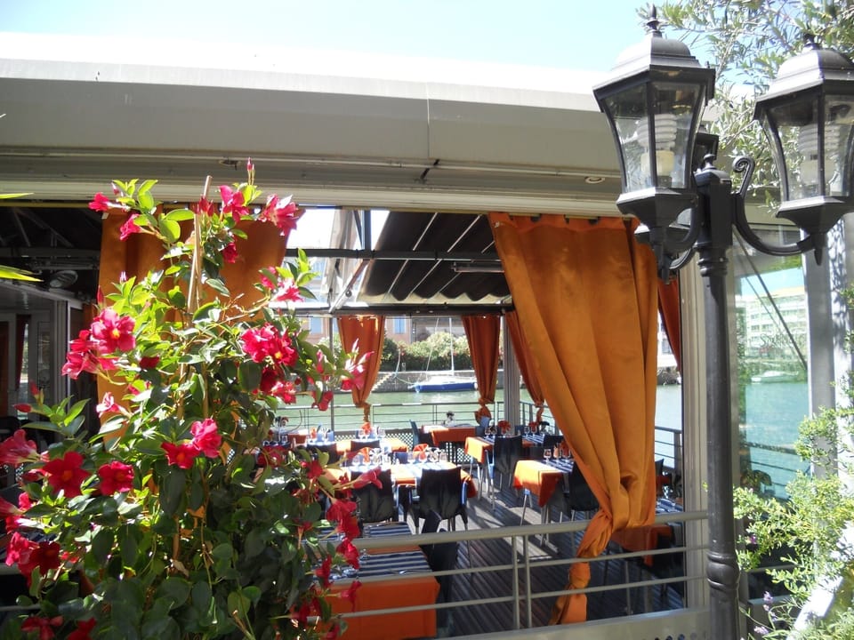 Dining on the river Hérault 