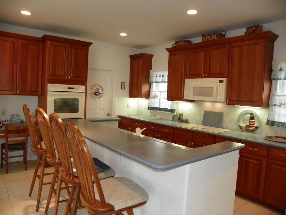 Kitchen Island seats 4