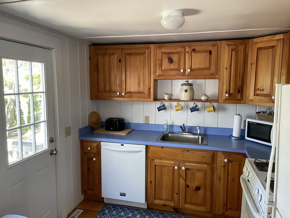 Well-equipped kitchen 