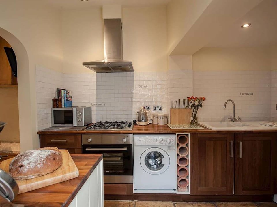 electric oven, gas hob, dishwasher, washing machine, coffee machine, radio, TV