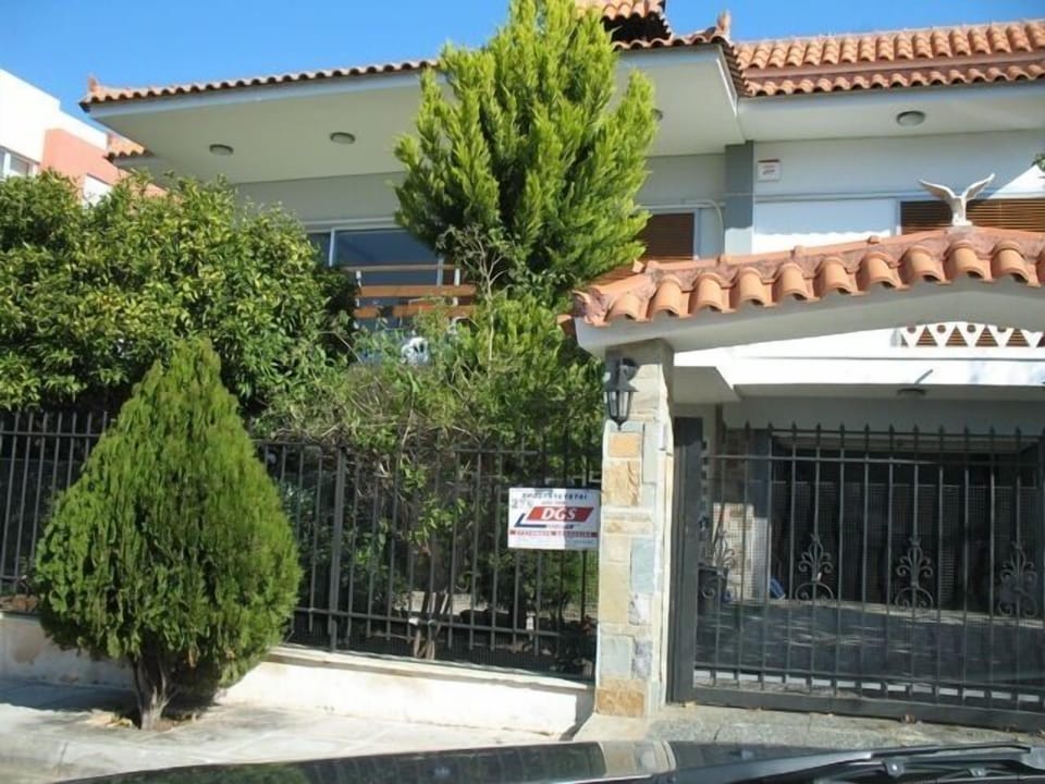 Front Entrance of rental day time