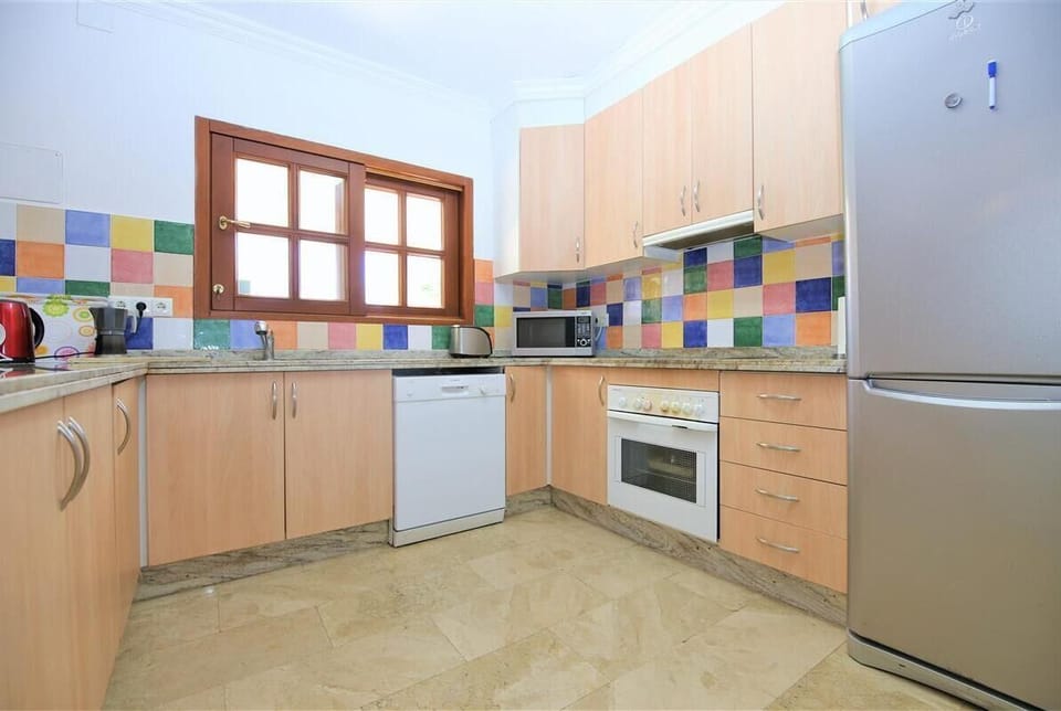 Fully equipped modern kitchen with dishwasher 