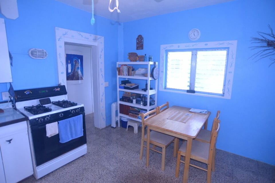 Indoor Kitchen Dining Area - Quart-A-Nancy Point