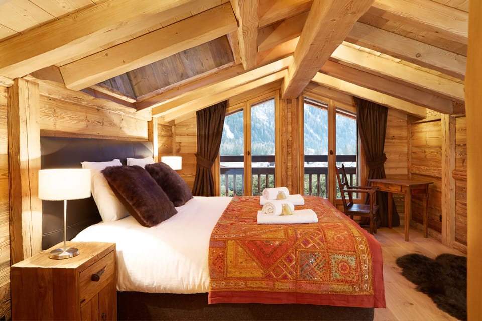 Master Bedroom  - Chamonix Ski Chalet - Marmotte Mountain Zenith (1)