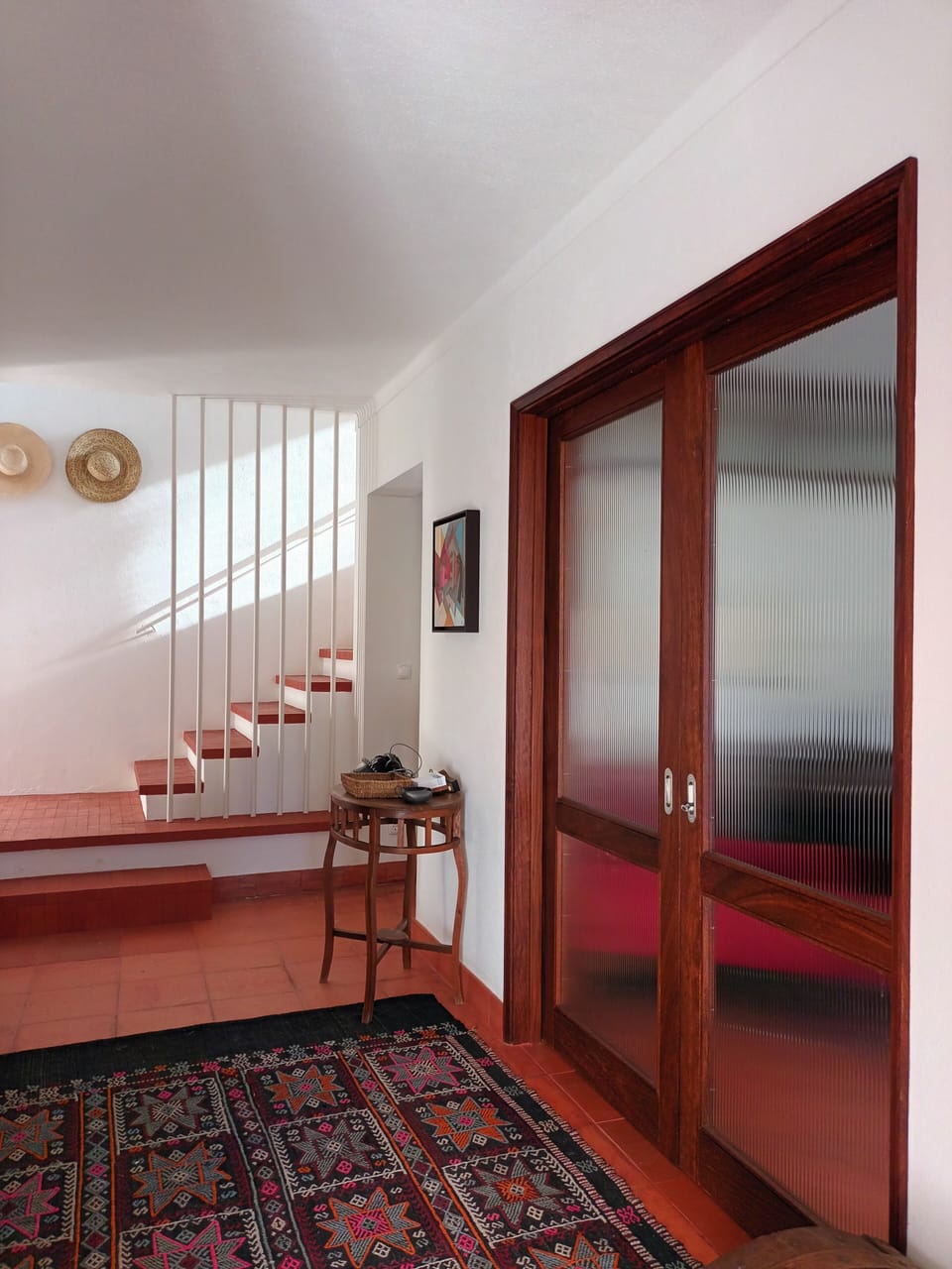 Casa de banho no piso inferior ao lado do quarto 