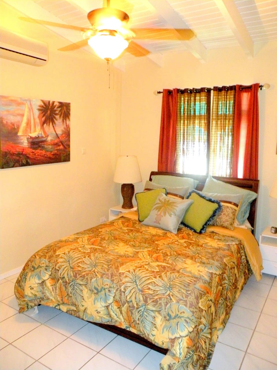 3rd bedroom includes a Queen bed, ceiling fan, AC and garden views