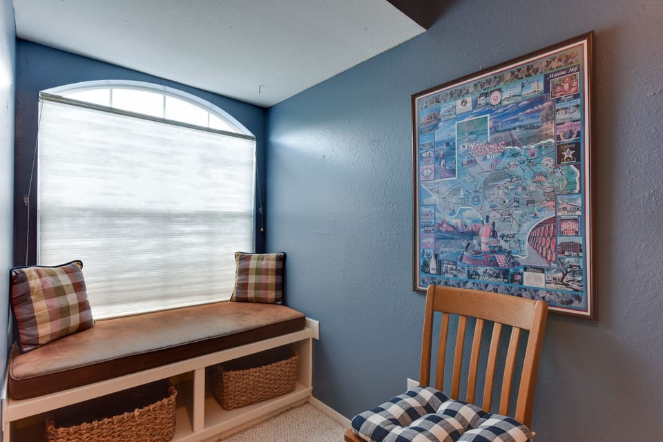 Window seat in guest bedroom
