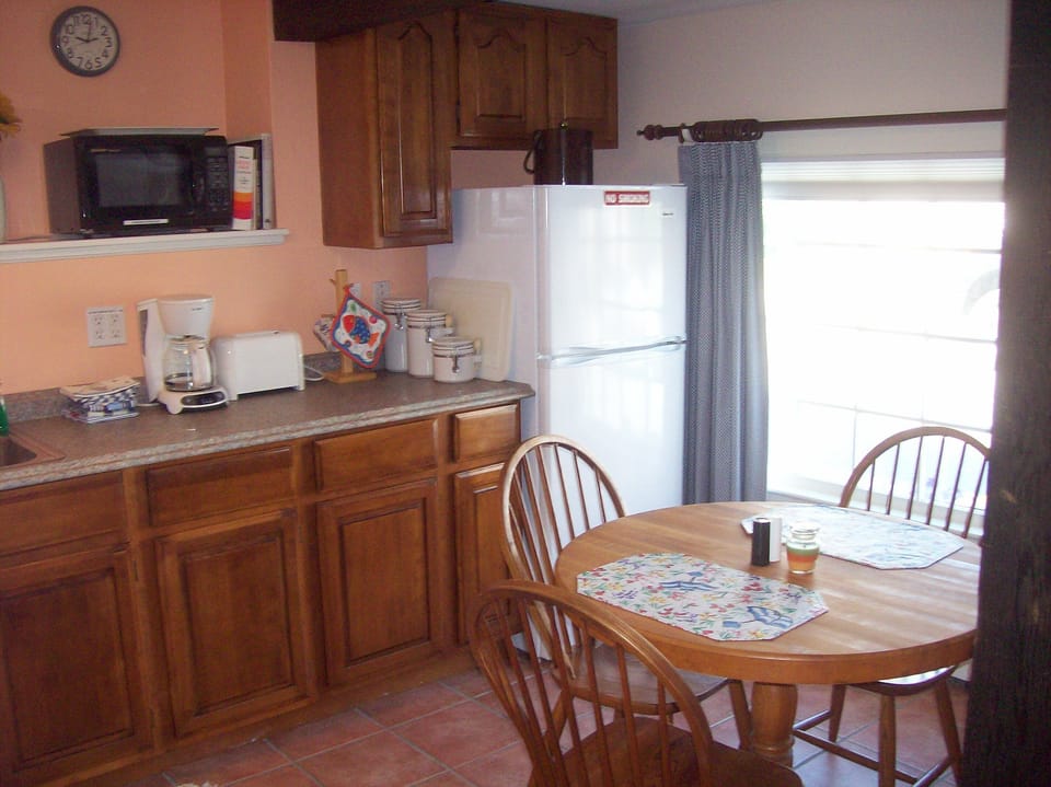 Microwave kitchenette and dining area