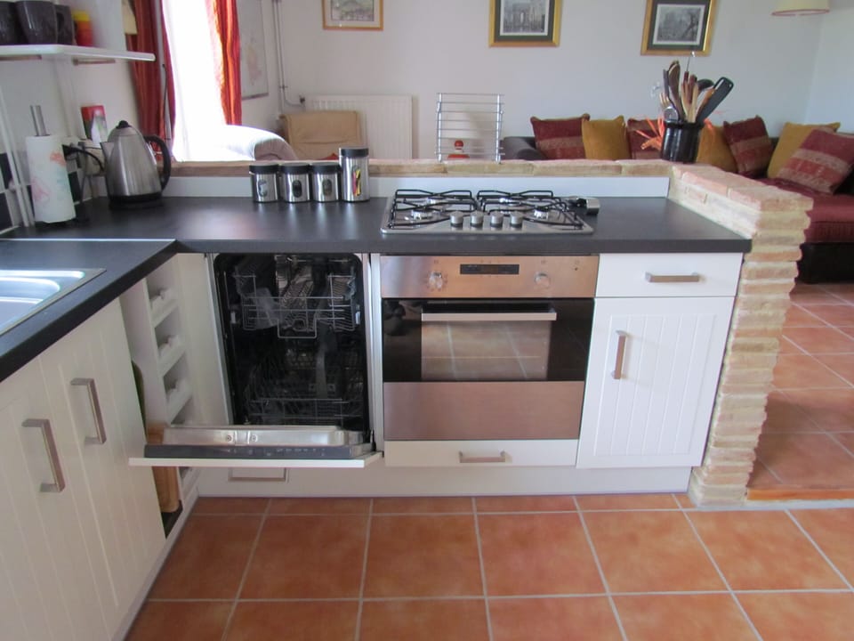 Built in dishwasher, oven and hob