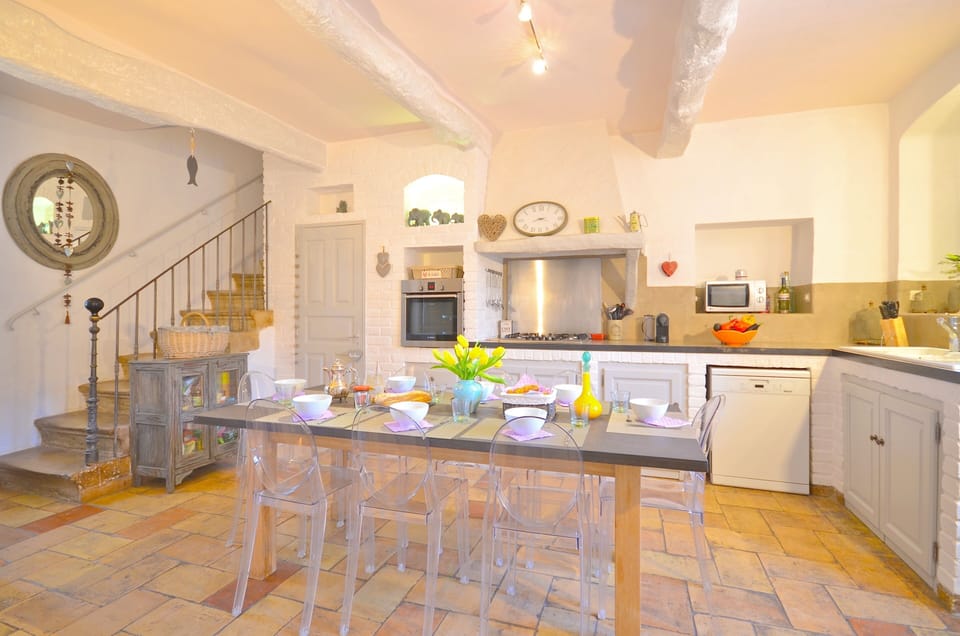 Fully equipped kitchen