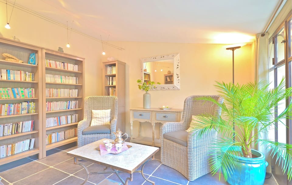 Reading lounge