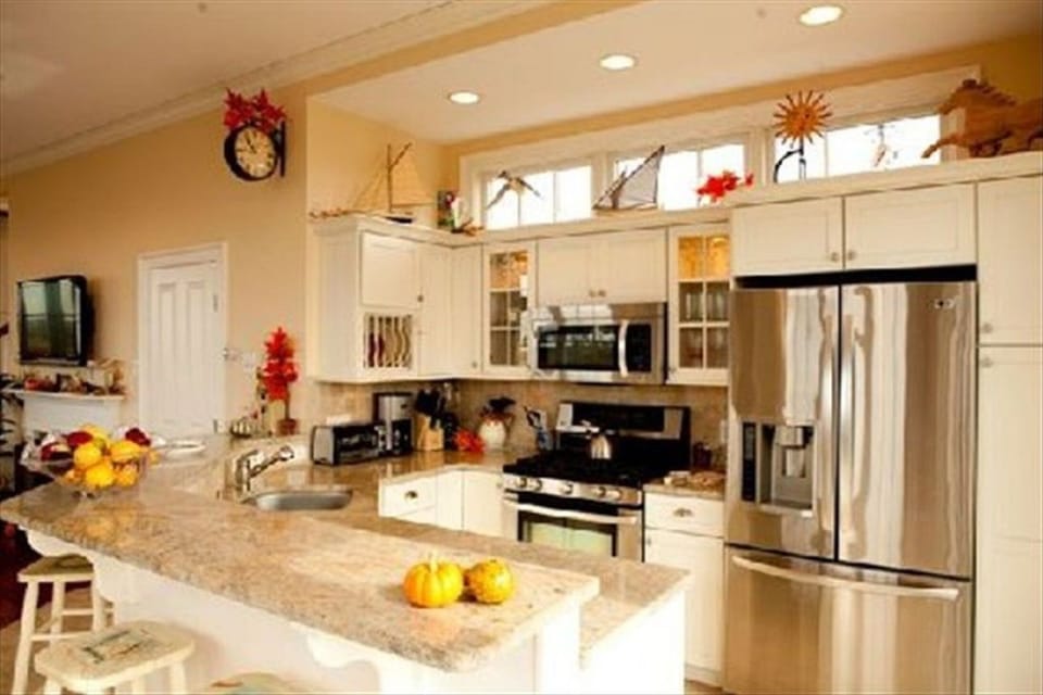 Kitchen & Breakfast Bar