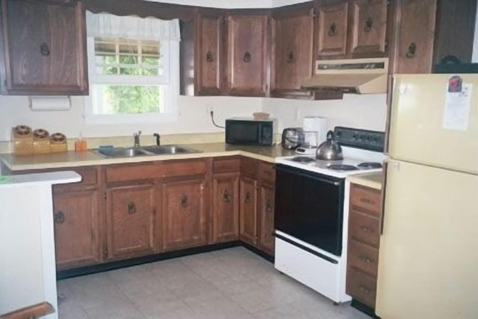 eat in kitchen