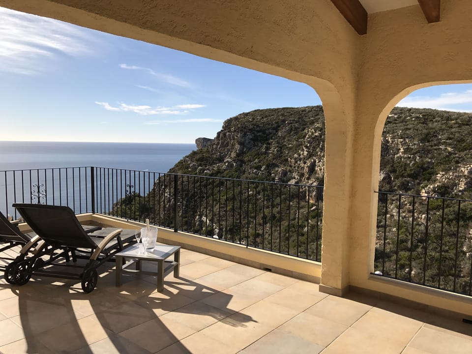 Perfect for relaxation, and a glass of bubbles!
