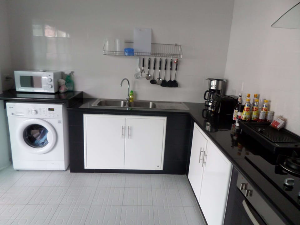 fully equipped kitchen