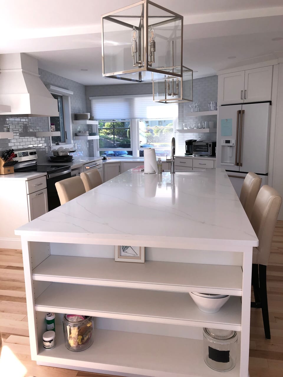 Kitchen island with seating for 6