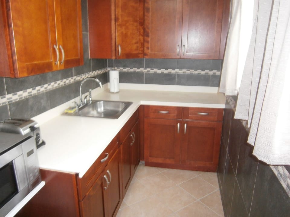 Kitchen upgraded in Summer 2017. Fully equipped. Large/small appliances included