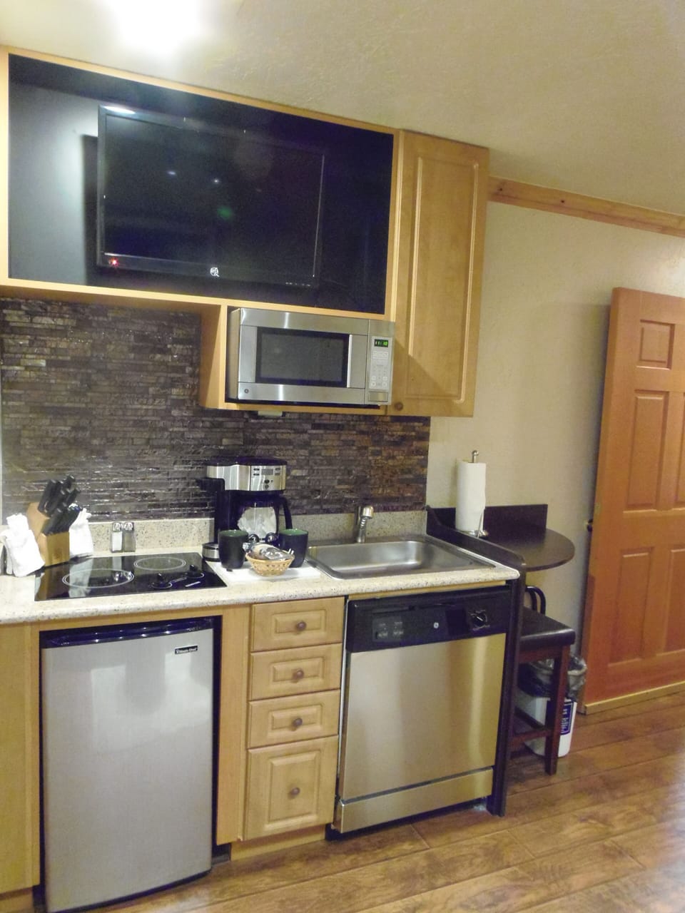Guest Living Room Kitchen (Main Kitchen in Studio Suite)