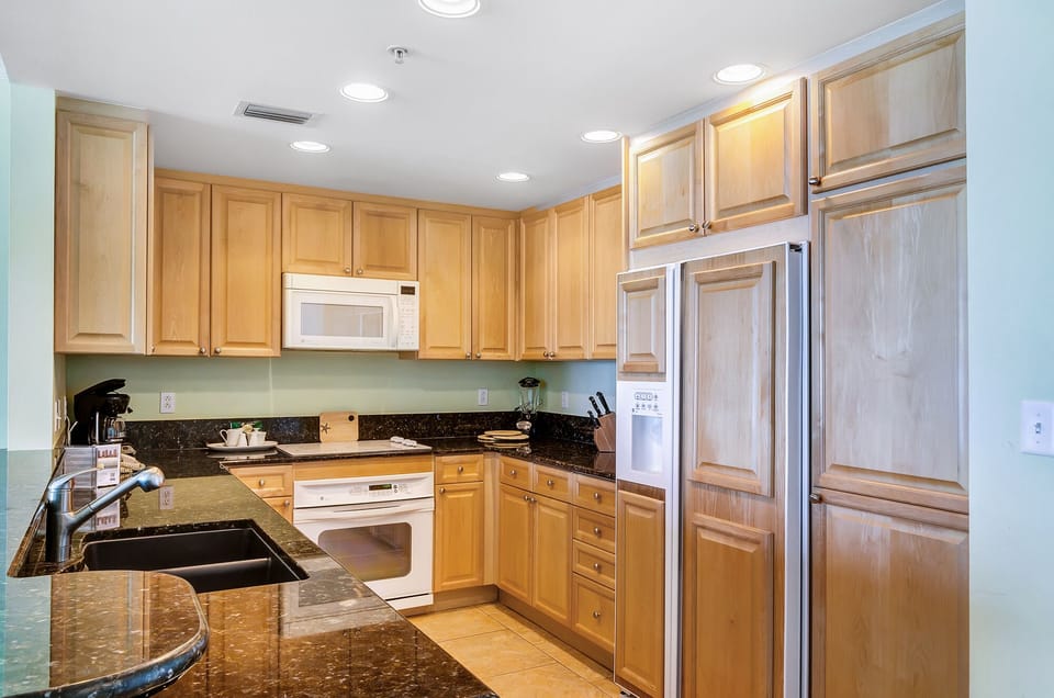 Fully furnished kitchen.