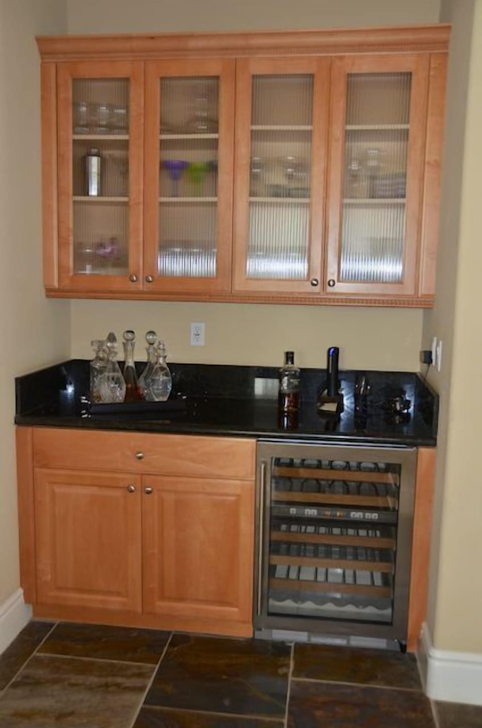 Butler's Pantry and SubZero wine chiller (old photo, will be updated soon)