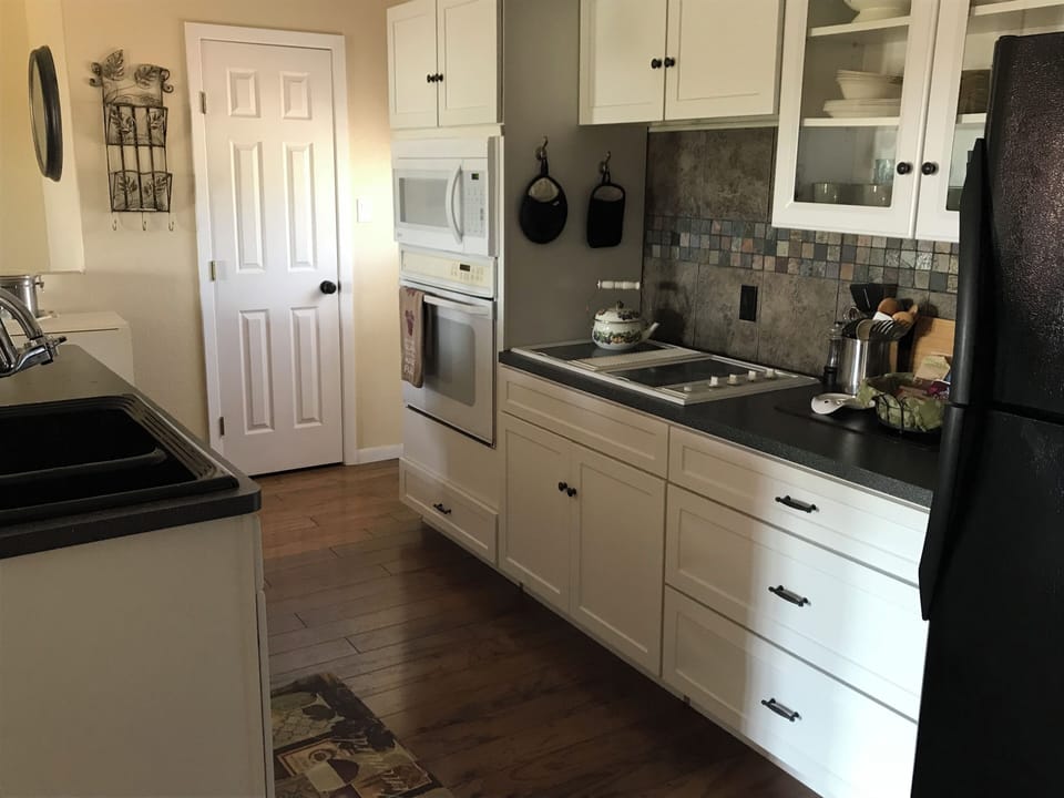 Full kitchen with coffee, tea, and a welcome breakfast basket & Cooking needs