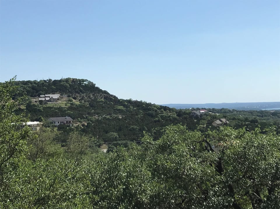 Hill Country quietness, amazing views 
