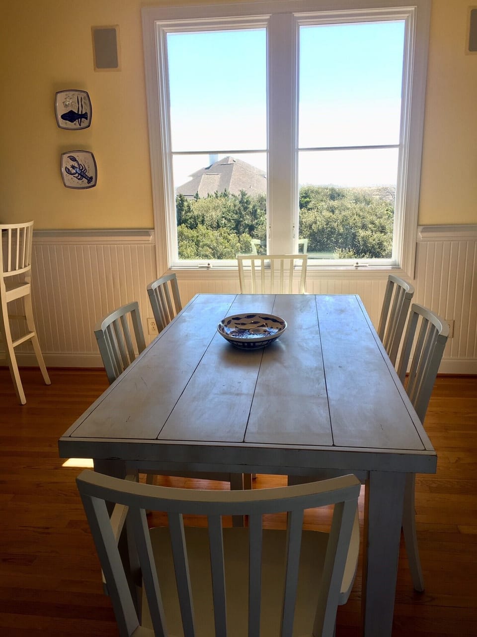 Dining area table