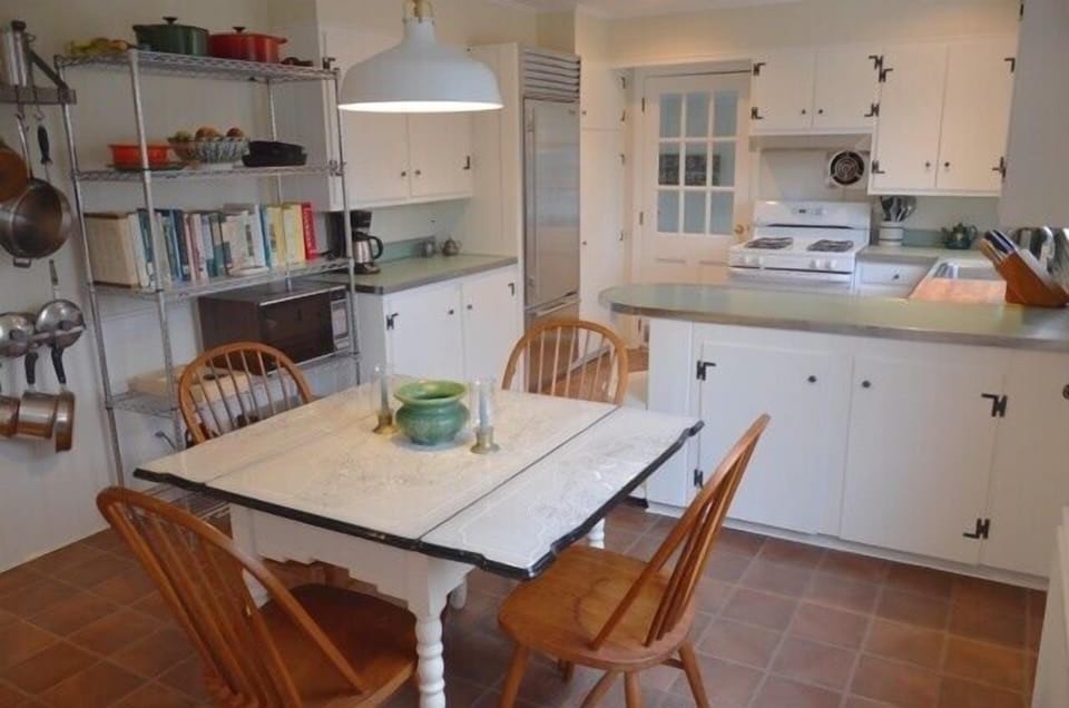 Eat in kitchen