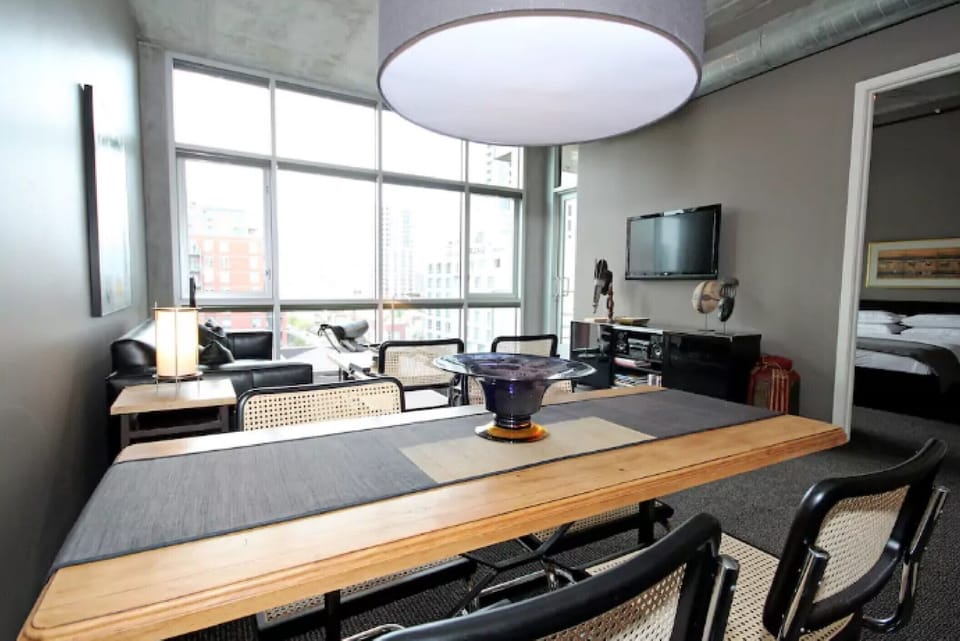 Dining for six guests