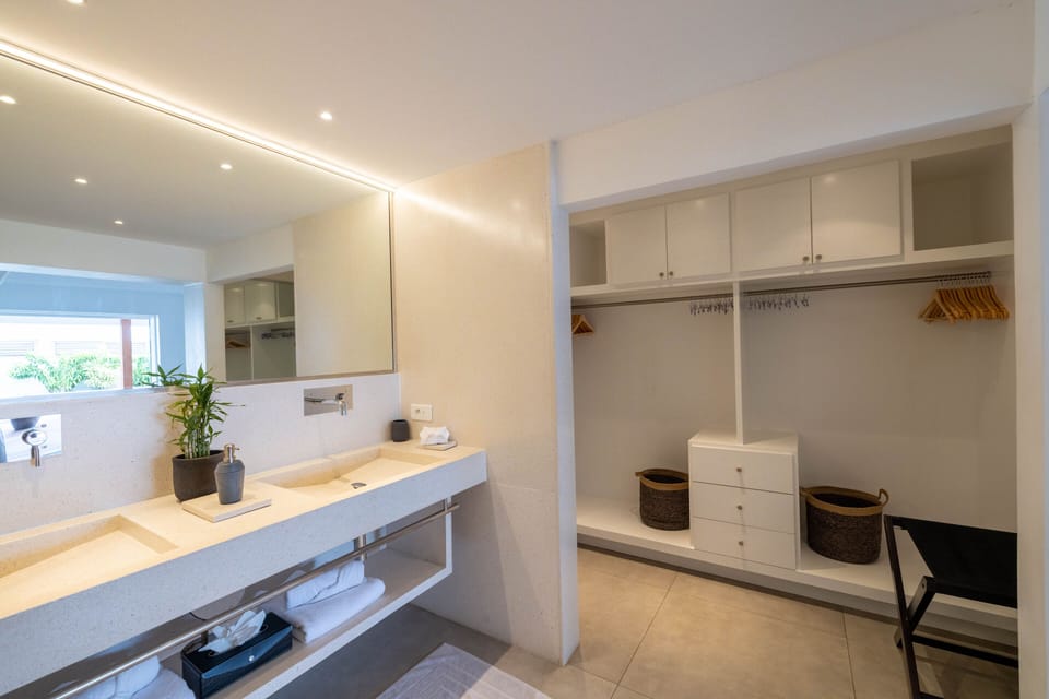 Similar Bathroom
