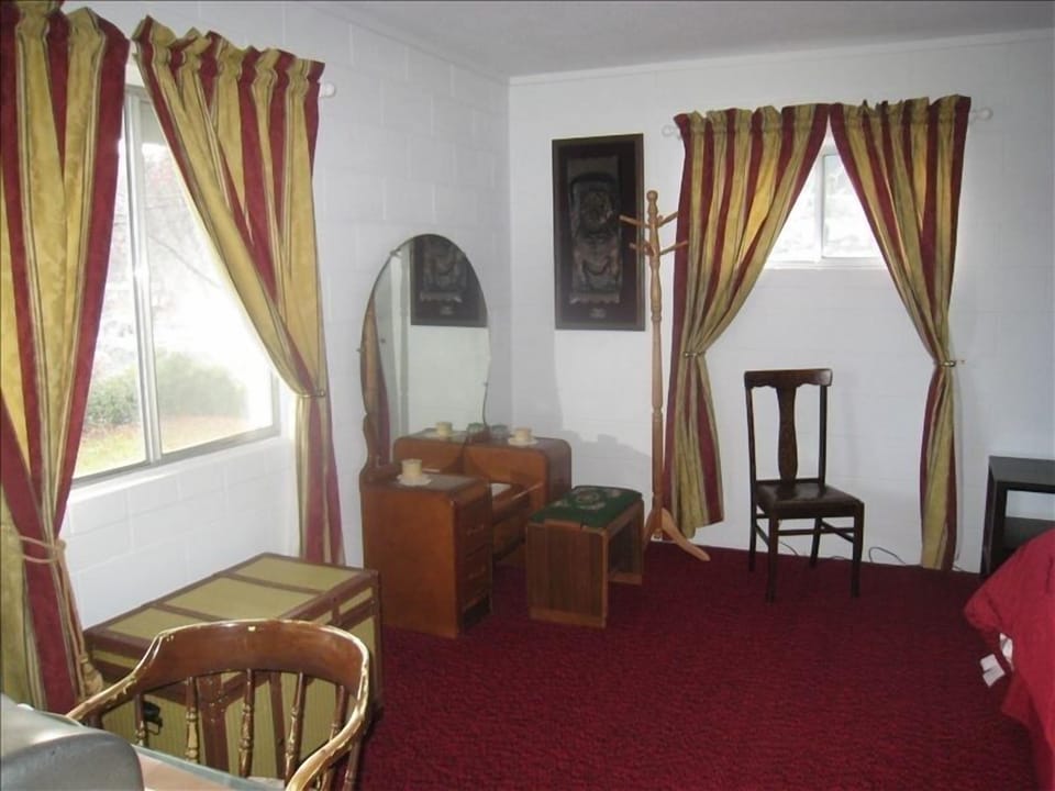 Bulldog Bedroom Lower