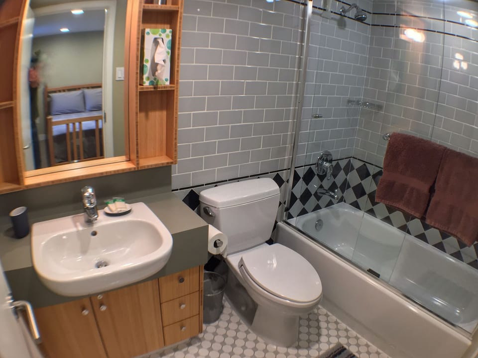 VIEW INSIDE BATHROOM