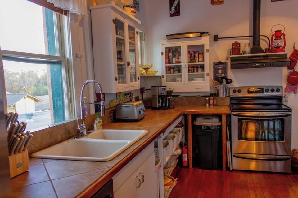 We offer a fully stocked kitchen with anything and everything you will need during your stay. Cooking utensils, pots and pans, spices, coffee maker, etc. If you have any specific questions on anything we might have, feel free to ask! 