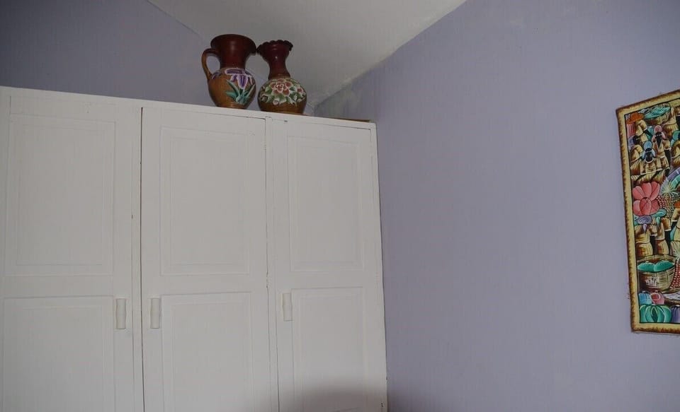 CLOSET 2 TWIN BEDROOM
